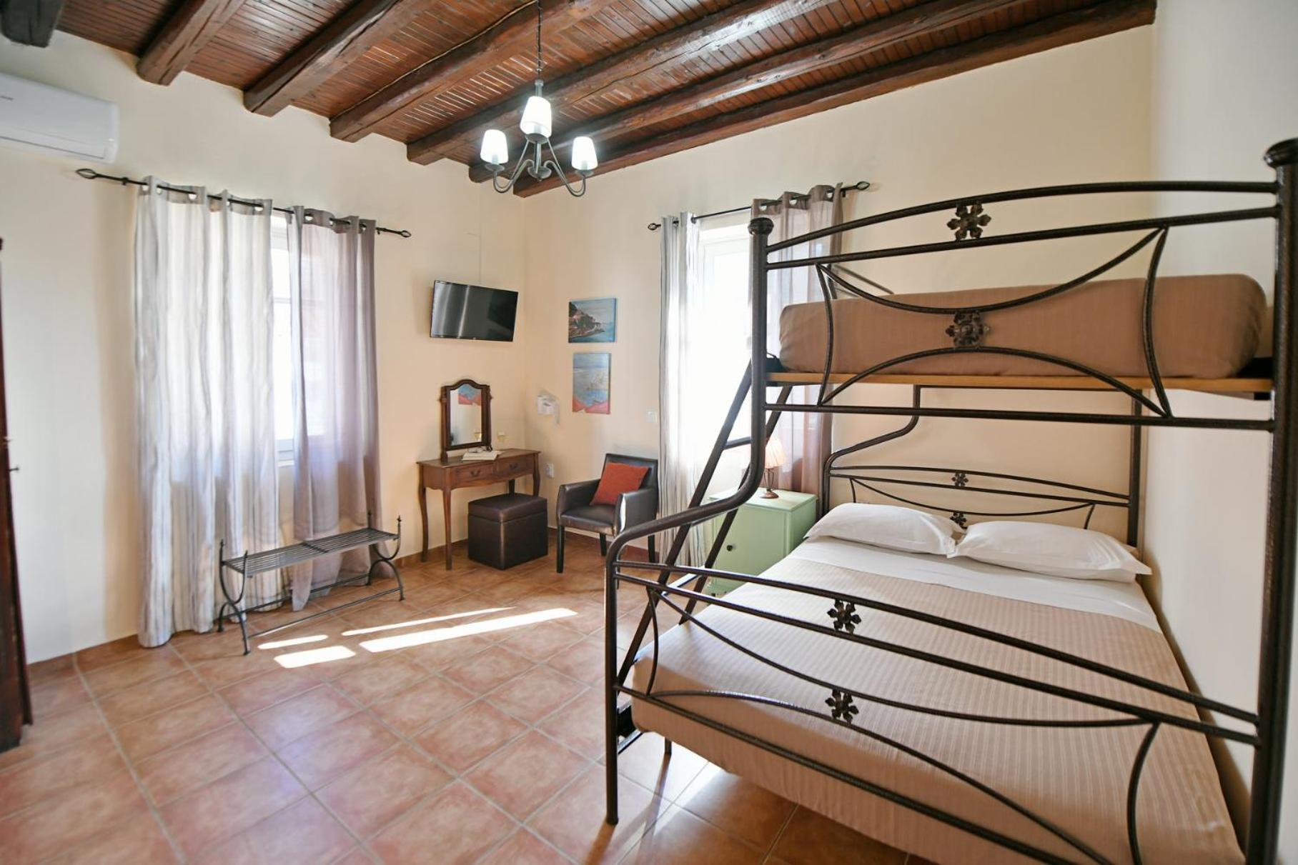 Athina Guesthouse Hydra  Buitenkant foto